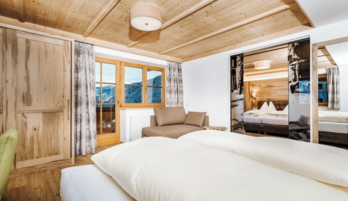 Family Room, 2 Bedrooms