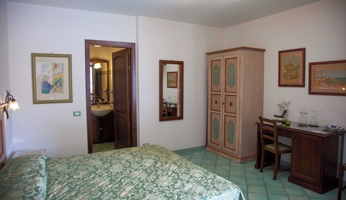 Camera Lilla Vista Mare Frontale parziale