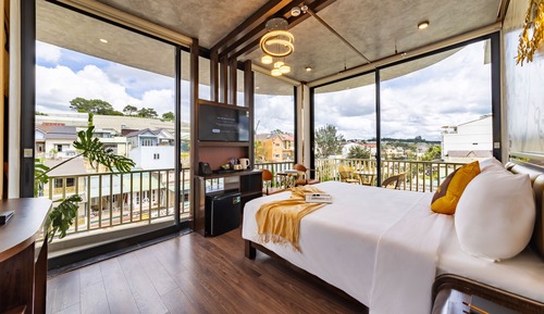 Luxury Room, 1 King Bed, Balcony