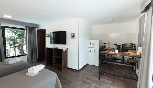 Comfort Apartment, Patio, Hill View