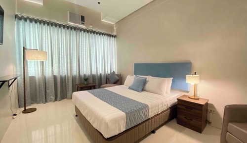 Deluxe Queen Room