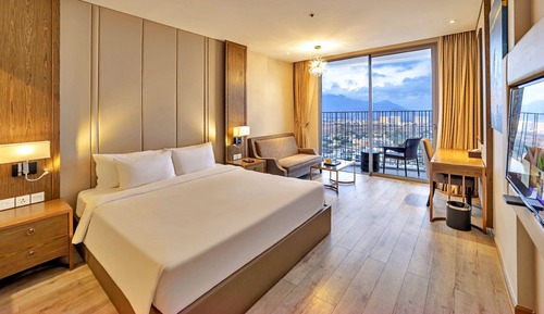Business Condo, 1 Queen Bed, Balcony, City View