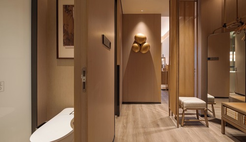 DELUXE ROOM,1 King Size Bed, Private Courtyard