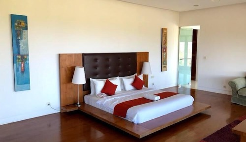 Exclusive Villa, Beach View