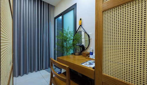 Deluxe Room, 1 King Bed, City View