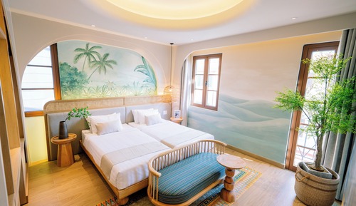 Superior Twin Room, City View, Corner