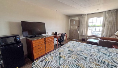 Standard Room, 1 King Bed, Non Smoking, Refrigerator & Microwave