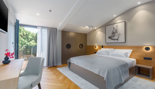 Deluxe Double Room, Balcony, Garden View