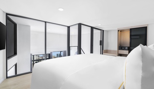 Premier Studio, 1 Queen Bed (Duplex)