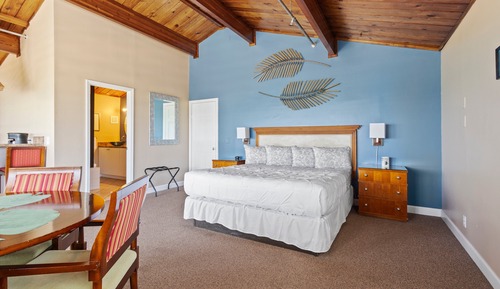 Room, 1 King Bed, Balcony, Ocean View (Oceanfront Inn Suite #12)