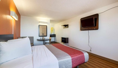 Standard Single Room, 1 Queen Bed