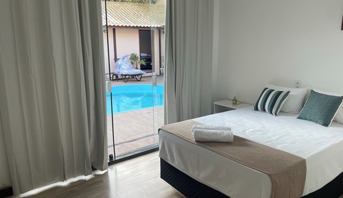 Comfort Room, Pool View