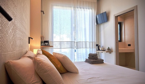 Classic Room, Balcony, City View