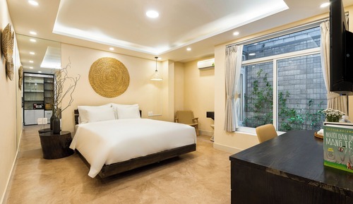 Standard Room, 1 Queen Bed, Non Smoking, Private Bathroom