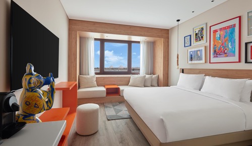Room, 1 King Bed (Pyramid View)
