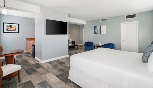 King Suite with Sofa bed - La Flora Building (Self Check-in)