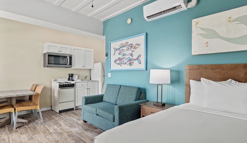 1 Bedroom Suite Three Double Beds Partial View Groundfloor