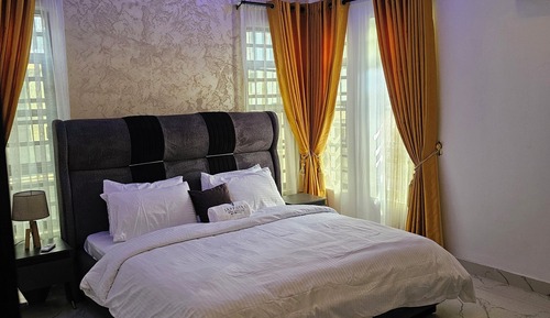 Luxury Condo, 2 Bedrooms, Kitchen, Courtyard View