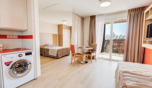 Family Studio, Balcony