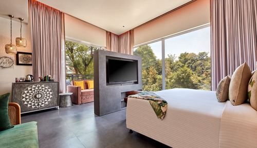 Suite, 1 King Bed, Mountain View (Mountain View Suite with Balcony)