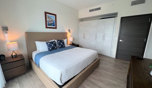 Deluxe Apartment, 1 King Bed with Sofa bed, Balcony, Partial Ocean View