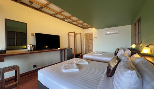 Classic Quadruple Room, City View