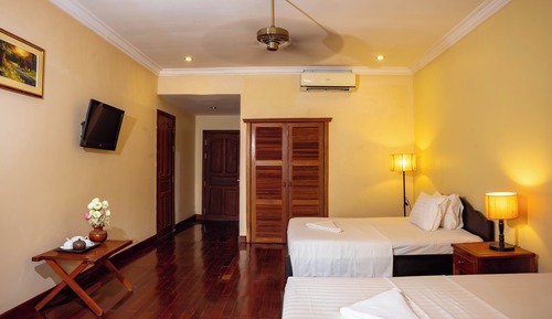 Family Triple Room, 2 Bedrooms, Garden View, Poolside