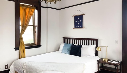 Panoramic Room, 1 King Bed, Jetted Tub, City View (Not Pet Friendly)