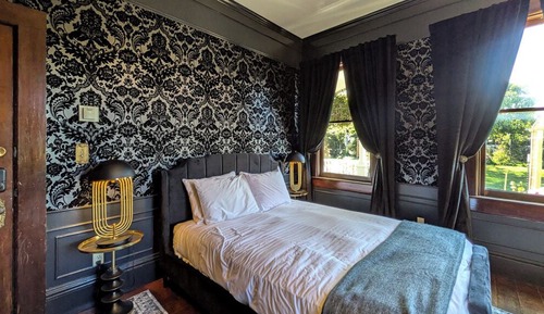 Romantic Room, 1 Queen Bed, Garden View (Not Pet Friendly)