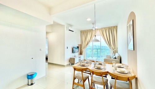 City Apartment, 3 Queen Beds