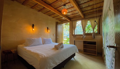 Comfort Room, 1 Queen Bed, Mountain View