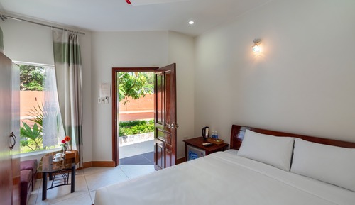 Superior Double Room Single Use, 1 Twin Bed, Pool View