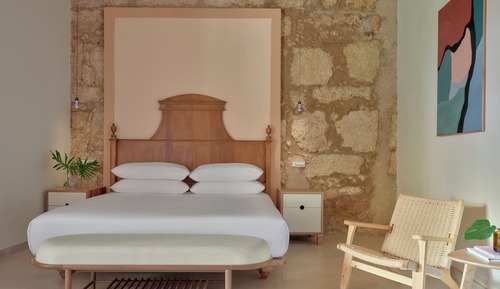 Suite, 1 King Bed (Colonial)