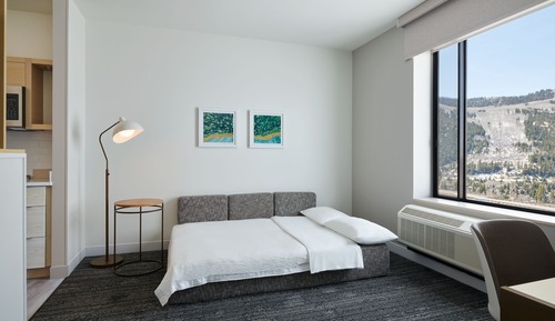 Studio, 1 King Bed (Hearing Accessible)