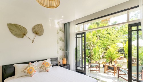 Deluxe Double Room, 1 Queen Bed, Pool View