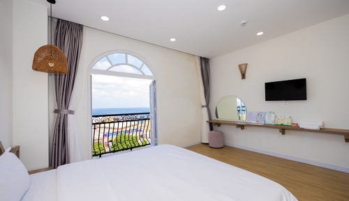 Romantic Double Room, 1 King Bed, Balcony, Beach View