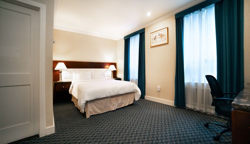 City View, 1 Queen Bed