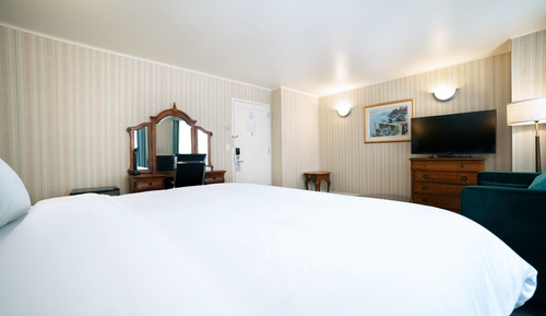 High Floor, City View, 1 King Bed