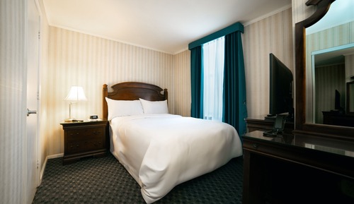 1 Full Bed