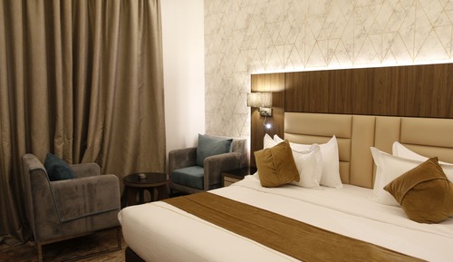 Basic Double Room, 1 King Bed