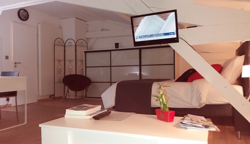Room, 1 Queen Bed, Non Smoking, Garden Area