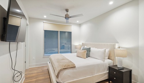 Premium Condo, 5 Bedrooms, Balcony
