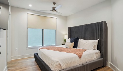 Premium Condo, 5 Bedrooms, Balcony