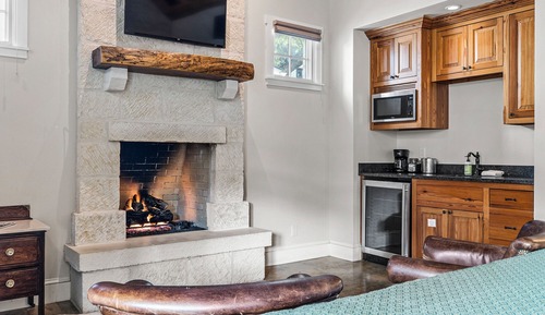 Cabin, 1 King Bed, Hot Tub, Garden View