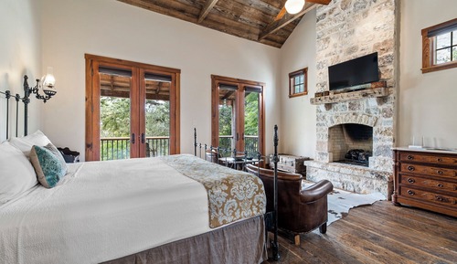 Cabin, 1 King Bed, Hot Tub, Garden View