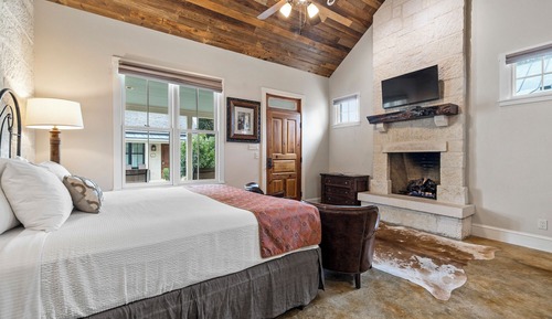 Cabin, 1 King Bed, Hot Tub, Garden View