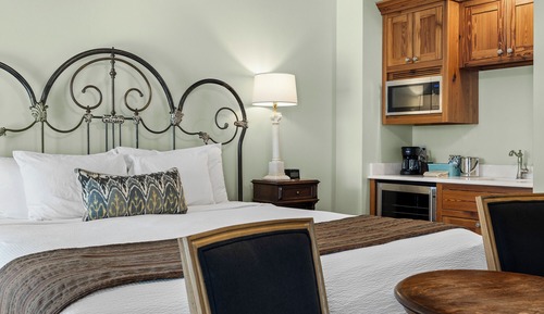 Cabin, 1 King Bed, Hot Tub, Garden View