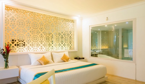 Deluxe Balcony (Double/Twin)