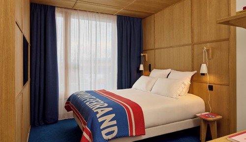 2 adjoining rooms