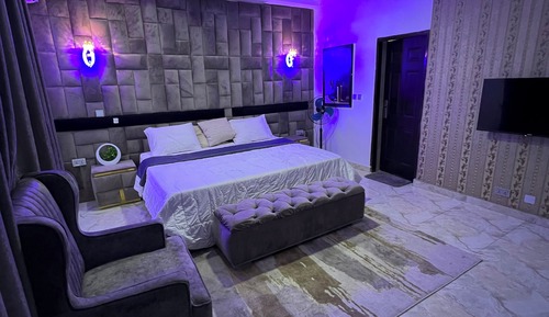 Deluxe Studio